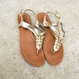 American Eagle strappy gladiator flip flop thong Mediterian Style sandals